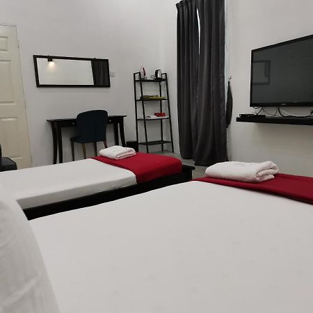 Roomstay Hj Esmon Parit Raja Uthm Exterior foto