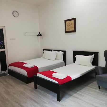 Roomstay Hj Esmon Parit Raja Uthm Exterior foto